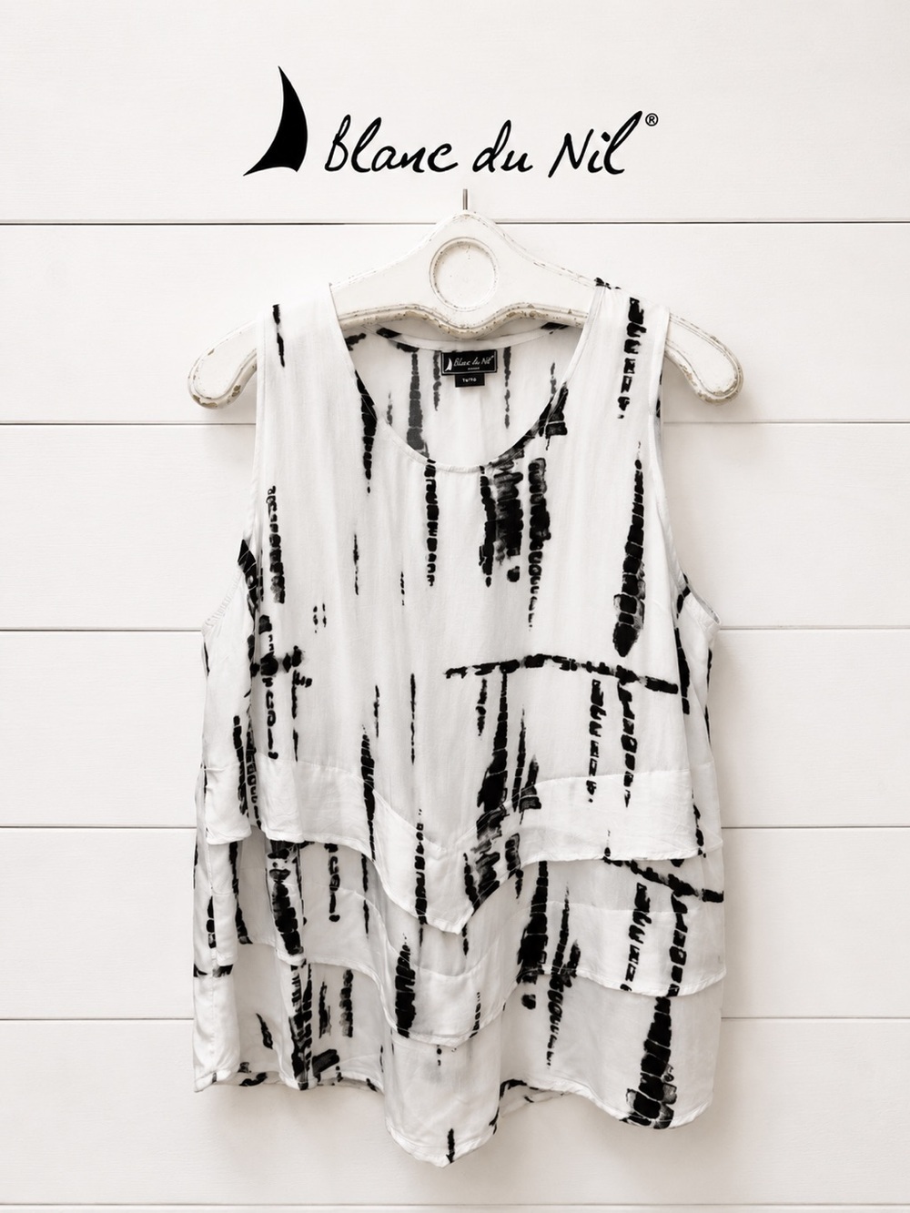 Blanc de Nil Layered Sleeveless Blouse – Black & White – One Size Estimated M/L